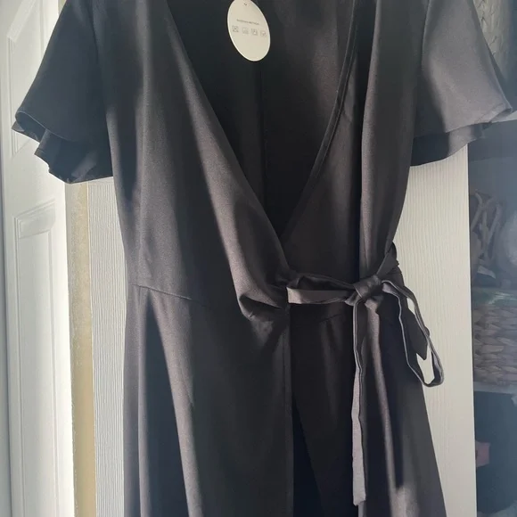 Elegant Black Wrap Dress Size Small NWT - Picture 6 of 9
